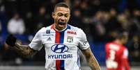 Memphis marcou os dois gols da vitória do Lyon neste domingo (Foto: Jeff Pachoud / AFP)  Foto: Lance!