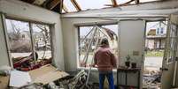 Casa ficou totalmente destruída com a passagem de tornado e Illinois, nos Estados Unidos  Foto: EFE