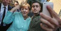 Modamani fez a foto durante a visita de Merkel a um abrigo para refugiados em Berlim em 2015  Foto: Getty Images