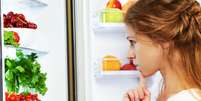 Porta aberta e alimentos em locais errados fazem a geladeira consumir mais energia  Foto: iStock
