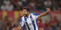 O zagueiro Felipe, ex-Corinthians, tem atuado com destaque pelo Porto, de Portugal, chamando a atenção de clubes como o Real Madrid  Foto: Getty Images 