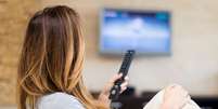 As mulheres dominam o consumo de TV no Brasil  Foto: iStock / Divulgação