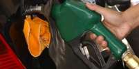 Queda no preço da gasolina foi contribuiu para diminuição da inflação   Foto: Agência Brasil