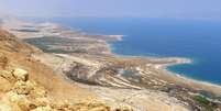 Margens vão crescendo à medida que o Mar Morto encolhe de tamanho  Foto: Deutsche Welle