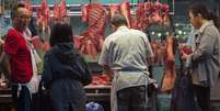 Adulterações reveladas pela operação Carne Fraca ameaçam o gigantesco mercado asiático, conquistado pelo Brasil  Foto: EPA / BBC News Brasil