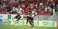 Confira as imagens do clássico no Mané Garrincha  Foto: Fotos: Gilvan de Souza / Flamengo / LANCE!