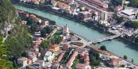 Imagem aérea da cidade italiana de Trento   Foto: iStock