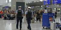 Alemão deportado do Brasil volta a ter surto em aeroporto de Frankfurt e é internado em clínica psiquiátrica  Foto: Deutsche Welle