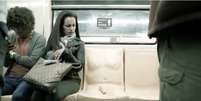 Campanha busca combater o assédio sexual a mulheres no metrô da capital mexicana  Foto: YouTube / BBC News Brasil