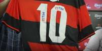 Tim tem sua marca estampada na camisa do Flamengo desde 2011(Divulgação)  Foto: Lance!