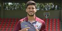 Marcinho foi anunciado na tarde desta segunda-feira (Foto: Érico Leonan / saopaulofc.net)  Foto: Lance!