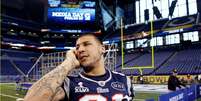 Jogando sob o comando de Tom Brady, Aaron Hernandez era destaque do New England Patriots at&eacute; sua pris&atilde;o  Foto: Reuters