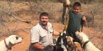 Os restos mortais do caçador sul-africano Scott van Zyl, que estava desaparecido desde 7 de abril, foram achados em dois crocodilos no Zimbábue  Foto: Facebook/Reprodução