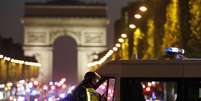 Tiros de arma de fogo foram ouvidos na noite desta quinta-feira (20) na Champs-Élysées, a avenida mais célebre de Paris, capital da França.     Foto: Reuters