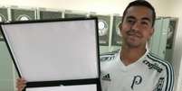 Dudu recebe placa do Palmeiras - Divulgação  Foto: Lance!