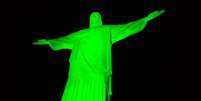 Cristo Redentor é iluminado de verde para comemorar o Dia Mundial em Memória das Vítimas de Acidentes de Trabalho   Arquivo  Foto: Agência Brasil