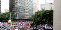 Manifestantes protestam em frente ao Pirulito da Praça 7, no Centro de Belo Horizonte (MG)  Foto: Futura Press