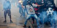 Polícia Militar e manifestantes entraram em confronto no centro do Rio durante protesto contra as reformas trabalhista e da Previdência  Foto: Tomaz Silva/ Agência Brasil