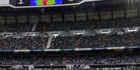 Real Madrid pode ser punido pela Uefa por conta de mosaico feito por sua torcida provocando o Atlético de Madrid  Foto: AFP / LANCE!