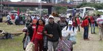 Integrantes do MST iniciam acampamento em terreno cedido pela rodoferroviária de Curitiba (PR), no centro da cidade, para manifestações e acompanhamento do depoimento do ex-presidente Luís Inácio Lula da Silva ao juiz Sérgio Moro pela investigação da operação Lava Jato.  Foto: Rodrigo Félix Leal/Futura Press