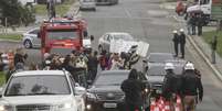 Lula é recebido por manifestantes em Curitiba  Foto: Futura Press