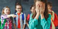 A agressão pode ser verbal ou física e assume muitas formas nas escolas pelo mundo  Foto: Getty Images / BBC News Brasil