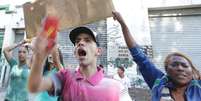 Moradores da Alameda Dino Bueno protestam após demolição de imóveis na região conhecida como Cracolândia  Foto: Futura Press