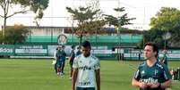 Borja deixa o treino ao lado do médico Gustavo Magliocca (Foto: Fellipe Lucena)  Foto: Lance!