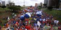 Manifestantes protestam contra as reformas da Previdência, trabalhista, e por eleições diretas.  Foto: Marcelo Camargo/Agência Brasil