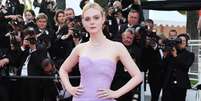 Elle Fanning surgiu deslumbrante com um vestido Rodarte na 70&ordf; edi&ccedil;&atilde;o do Festival de Cannes, em 24 de maio de 2017  Foto: Getty Images / PurePeople