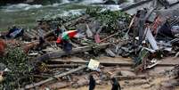 Sobe para 146 o número de mortos por conta de enchente em Sri Lanka   Foto:  Dinuka Liyanawatte / Reuters