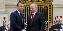 Macron recebe Putin na primeira visita de um chefe de Estado estrangeiro durante o mandato do novo presidente francês.  Foto: Reuters