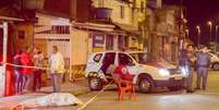 Quatro homens armados abriram fogo contra pessoas num bar em Guarulhos (SP).  Foto: Nivaldo Lima/Futura Press