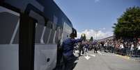 Juventus chega a aeroporto com festa (Foto: Reprodução/Twitter)  Foto: Lance!