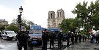 Policiamento foi registrado na região da Catedral de Notre Dame, em Paris  Foto: Reuters