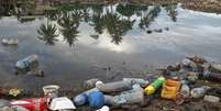 A poluição provocada pelos plásticos é uma tragédia ambiental global que contamina o solo e os mares   Foto: Agência Brasil
