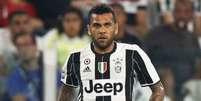 Daniel Alves foi um dos grandes nomes da Juventus na temporada (Foto: MARCO BERTORELLO / AFP)  Foto: Lance!
