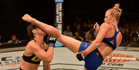 Holly Holm nocauteou Bethe Correia com um chute alto no terceiro round (FOTO: Reprodução/UFC)  Foto: LANCE!