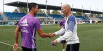 Cristiano Ronaldo e Zidane têm boa relação no Real Madrid (Foto: Divulgação / Site oficial do Real)  Foto: Lance!