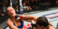 Em dezembro de 2016, no UFC 207, Amanda Nunes nocauteou Ronda Rousey em 48 segundos  Foto: Reprodução / LANCE!