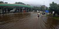 Chuva provoca alagamento na Avenida Borges de Medeiros, na Lagoa Rodrigo de Freitas, zona sul do Rio de Janeiro (RJ), na manhã desta quarta-feira (21).  Foto: Alessandro Buzas/Futura Press