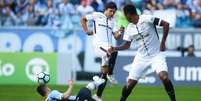 Corinthians vence Grêmio em Porto Alegre e abre quatro pontos de vantagem (foto: Dudu Contursi/Raw Image)  Foto: Lance!