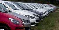 Carros novos em p&aacute;tio de Taubate, S&atilde;o Paulo
30/03/2015 REUTERS/Roosevelt Cassio  Foto: Reuters