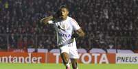Bruno Henrique comemora seu gol  Foto: Gazeta Press