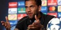 Daniel Alves deixou a Juventus após uma temporada (Foto: Handout / UEFA / AFP)  Foto: Lance!