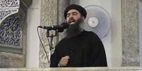 Abu Bakr al Baghdadi fez sua primeira aparição pública como líder do Estado Islâmico em julho de 2014   Foto: BBC News Brasil