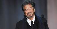 Al Pacino caracterizado como o técnico de futebol Joe Paterno  Foto: Getty Images / AdoroCinema