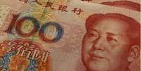 O governo chinês quer manter mais divisas no país com vistas de fortalecer o yuan como uma moeda internacional   Foto: BBC News Brasil