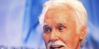 Kenny Rogers durante premia&ccedil;&atilde;o em Nashville
 6/11/2013    REUTERS/Eric Henderson   Foto: Reuters