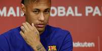 Neymar em coletiva de imprensa no Barcelona  Foto: Reuters